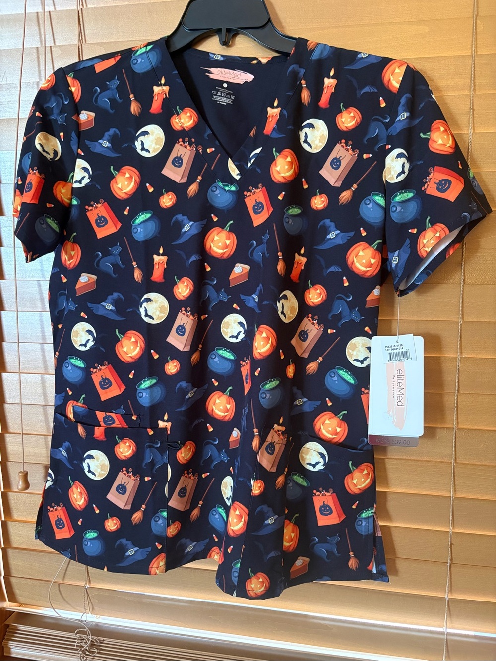 Elitemed NWT Black Halloween-Print Short Sleeve Scrub Top size Large PTP 21”